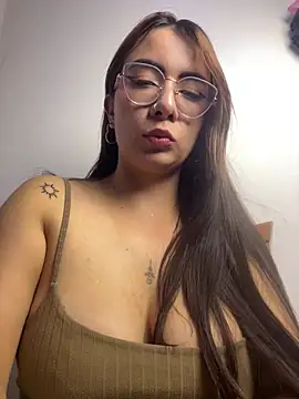 Snapshot of arilynn_ chatting on 06/21/26, 05:35 arilynn online show from 06/21/26, 05:35