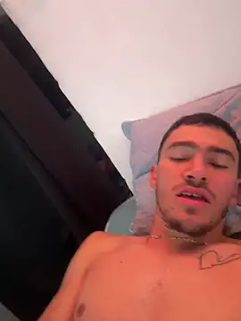 Snapshot of AngelRomero- chatting on 07/11/26, 04:40 AngelRomero- online show from 07/11/26, 04:40