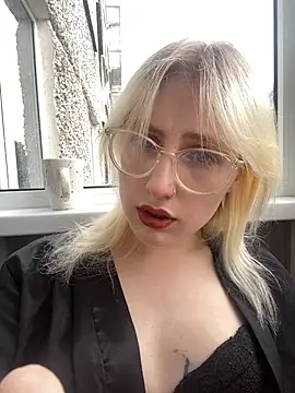 Snapshot of xp_blondie chatting on 06/11/26, 12:46 xp blondie online show from 06/11/26, 12:46