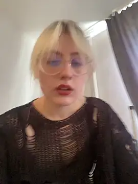 Snapshot of xp_blondie chatting on 06/03/26, 10:27 xp blondie online show from 06/03/26, 10:27