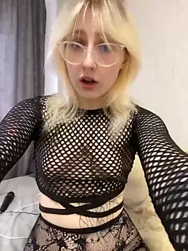 Snapshot of xp_blondie chatting on 06/18/26, 11:59 xp blondie online show from 06/18/26, 11:59