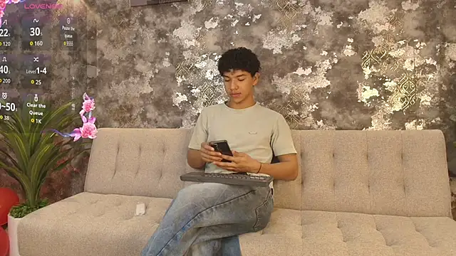 Snapshot of Maximiliano_Young chatting on 06/09/26, 01:01 Maximiliano Young online show from 06/09/26, 01:01