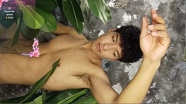 Snapshot of Maximiliano_Young chatting on 06/28/26, 11:05 Maximiliano Young online show from 06/28/26, 11:05