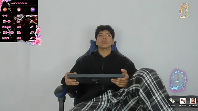 Snapshot of Maximiliano_Young chatting on 06/20/26, 12:10 Maximiliano Young online show from 06/20/26, 12:10
