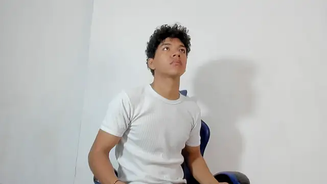 Snapshot of Maximiliano_Young chatting on 07/06/26, 12:12 Maximiliano Young online show from 07/06/26, 12:12