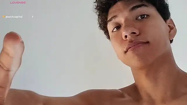 Snapshot of Maximiliano_Young chatting on 07/15/26, 12:34 Maximiliano Young online show from 07/15/26, 12:34