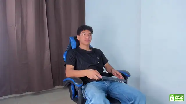 Snapshot of Maximiliano_Young chatting on 06/11/26, 12:35 Maximiliano Young online show from 06/11/26, 12:35