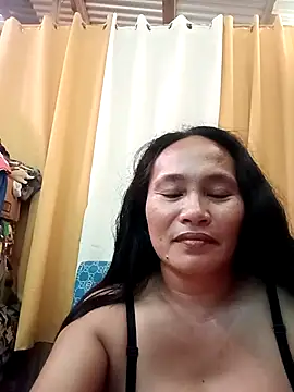 Snapshot of Queenslay chatting on 07/17/26, 05:04 Queenslay online show from 07/17/26, 05:04