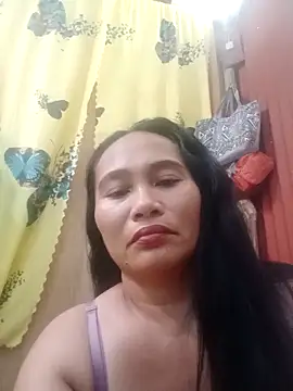 Snapshot of Queenslay chatting on 06/14/26, 05:52 Queenslay online show from 06/14/26, 05:52