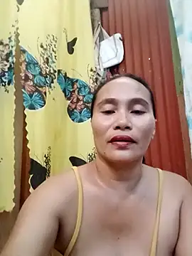 Snapshot of Queenslay chatting on 06/25/26, 01:58 Queenslay online show from 06/25/26, 01:58
