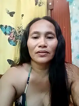 Snapshot of Queenslay chatting on 06/18/26, 12:42 Queenslay online show from 06/18/26, 12:42