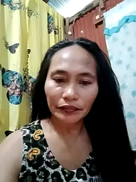 Snapshot of Queenslay chatting on 07/05/26, 10:05 Queenslay online show from 07/05/26, 10:05