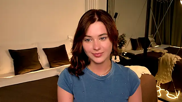 Snapshot of MurielGray chatting on 06/07/26, 06:07 MurielGray online show from 06/07/26, 06:07
