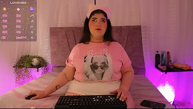 Emilie Jones online show from 07/11/26, 02:28