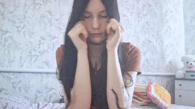 KrissyHiott online show from 06/22/26, 04:09