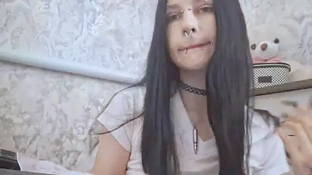 KrissyHiott online show from 06/18/26, 08:24