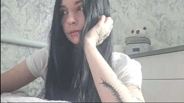 KrissyHiott online show from 06/11/26, 04:09
