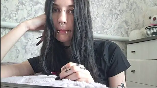 KrissyHiott online show from 06/08/26, 04:13