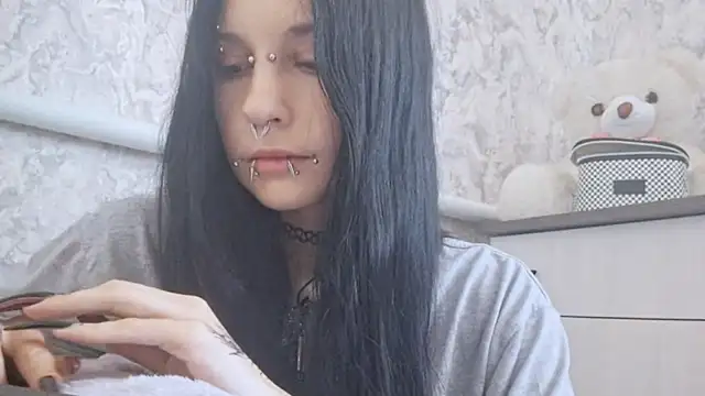 KrissyHiott online show from 06/13/26, 04:54