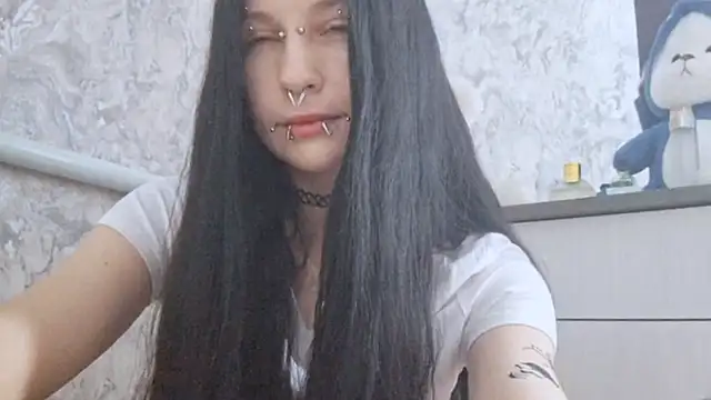 KrissyHiott online show from 06/17/26, 04:12