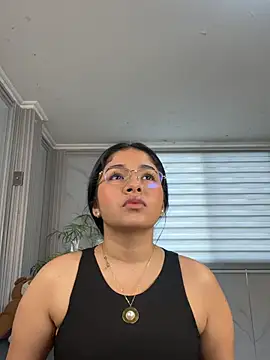 ValentinaLuciana online show from 07/11/26, 01:44