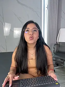 ValentinaLuciana online show from 06/03/26, 02:33