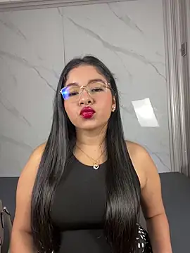 ValentinaLuciana online show from 06/08/26, 01:22