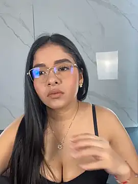 ValentinaLuciana online show from 06/13/26, 12:58