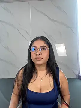 ValentinaLuciana online show from 06/11/26, 01:19