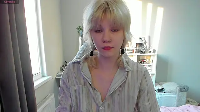 voguecaroline online show from 06/11/26, 05:43
