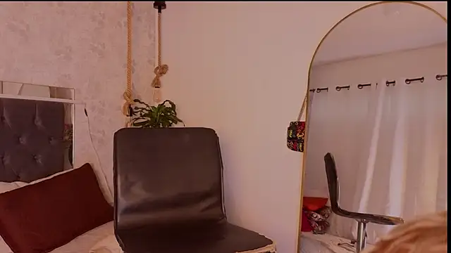 chloe bronze online show from 07/01/26, 07:47