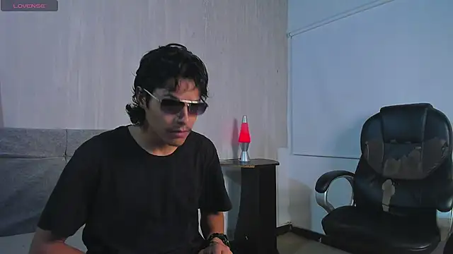 Snapshot of tommyhot7 chatting on 07/09/26, 11:37 tommyhot7 online show from 07/09/26, 11:37