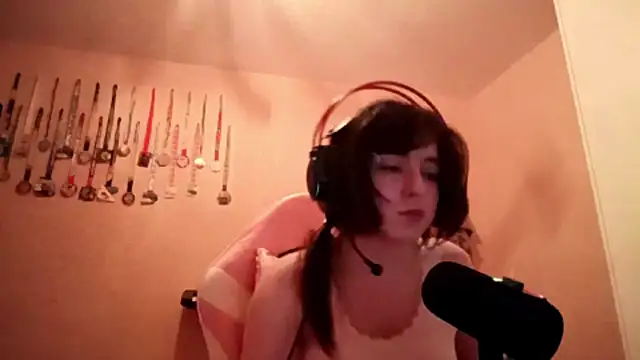 bunnyhoneylovehands online show from 06/15/26, 09:36