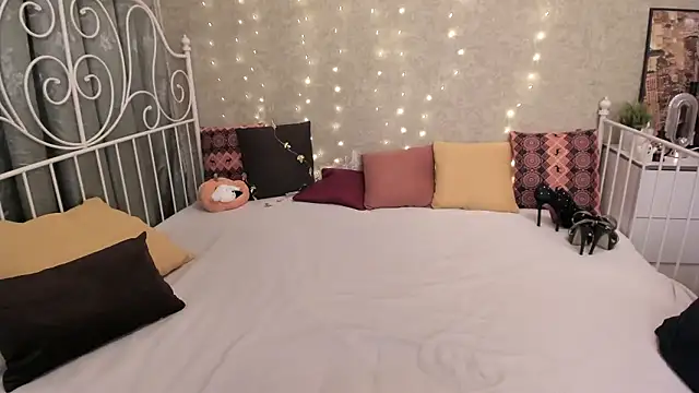 sophialinn online show from 10/25/25, 05:39