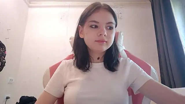 Snapshot of MilaTease chatting on 06/01/26, 05:07 MilaTease online show from 06/01/26, 05:07