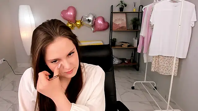 April Mills  online show from 06/03/26, 02:33