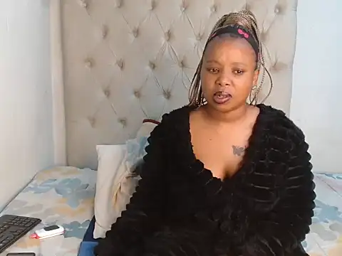 Snapshot of Lihle_00 chatting on 07/12/26, 10:32 Lihle 00 online show from 07/12/26, 10:32