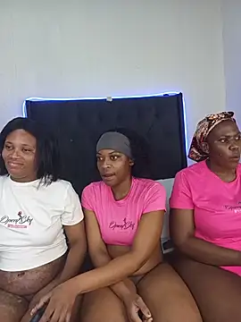 QueenZara 202 online show from 06/24/26, 01:32