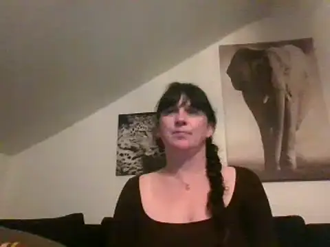 Snapshot of sexujuly88 chatting on 10/21/25, 09:25 sexujuly88 online show from 10/21/25, 09:25