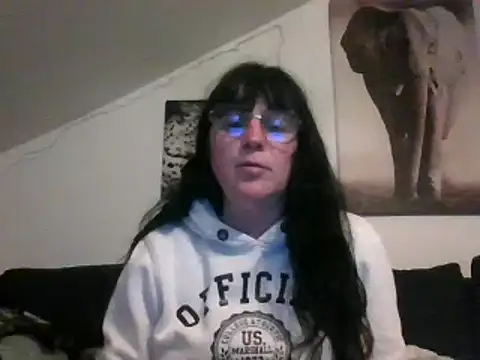 Snapshot of sexujuly88 chatting on 03/12/25, 09:45 sexujuly88 online show from 03/12/25, 09:45