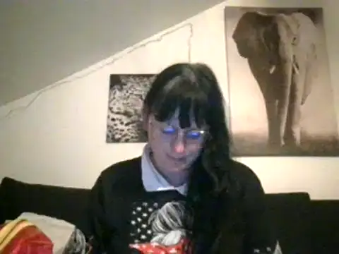 Snapshot of sexujuly88 chatting on 03/21/25, 11:01 sexujuly88 online show from 03/21/25, 11:01