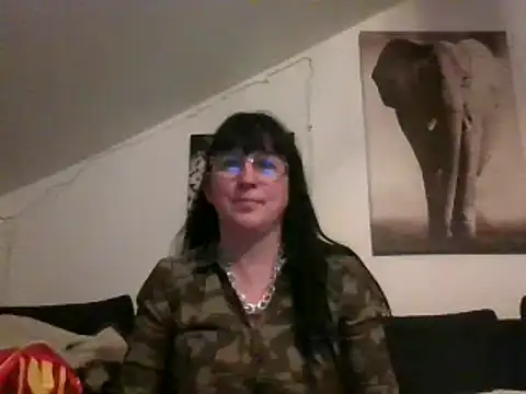 Snapshot of sexujuly88 chatting on 02/16/25, 10:00 sexujuly88 online show from 02/16/25, 10:00