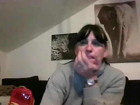 Snapshot of sexujuly88 chatting on 09/26/25, 09:10 sexujuly88 online show from 09/26/25, 09:10