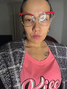 Snapshot of ArielFerrara chatting on 06/16/26, 04:56 ArielFerrara online show from 06/16/26, 04:56