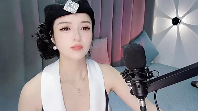 Snapshot of Momo-Wow chatting on 07/07/26, 06:47 Momo-Wow online show from 07/07/26, 06:47