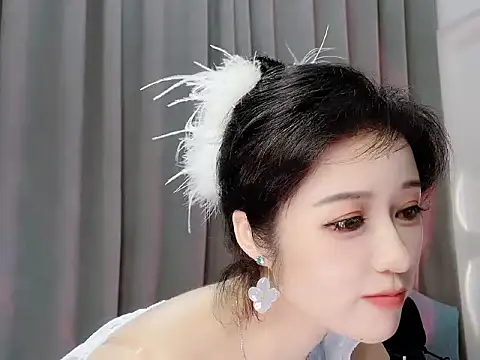 Snapshot of Momo-Wow chatting on 06/05/26, 06:52 Momo-Wow online show from 06/05/26, 06:52