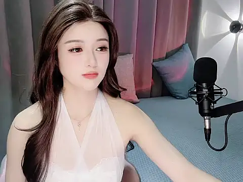 Snapshot of Momo-Wow chatting on 06/10/26, 06:14 Momo-Wow online show from 06/10/26, 06:14