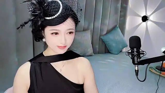Snapshot of Momo-Wow chatting on 06/25/26, 06:07 Momo-Wow online show from 06/25/26, 06:07