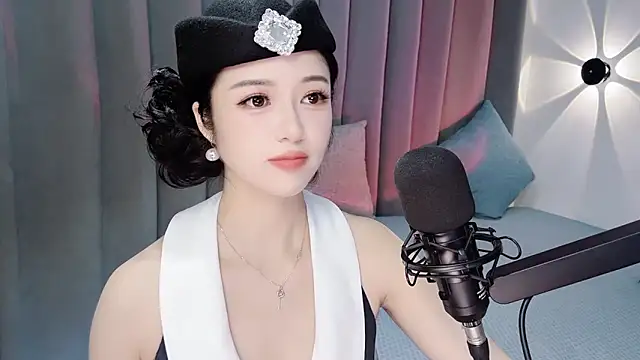 Snapshot of Momo-Wow chatting on 07/07/26, 06:16 Momo-Wow online show from 07/07/26, 06:16