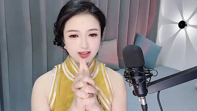 Snapshot of Momo-Wow chatting on 06/14/26, 04:46 Momo-Wow online show from 06/14/26, 04:46